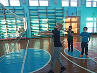 В нашей школе самый подвижный класс- третий.Они всегда стараются заниматься физкультурой, не только в школе, но и дома. В индивидуальном порядке всегда " в игре".Еще маленькие, но хотят уже заниматься волейболом, да еще профессиональным....Научились и мяч